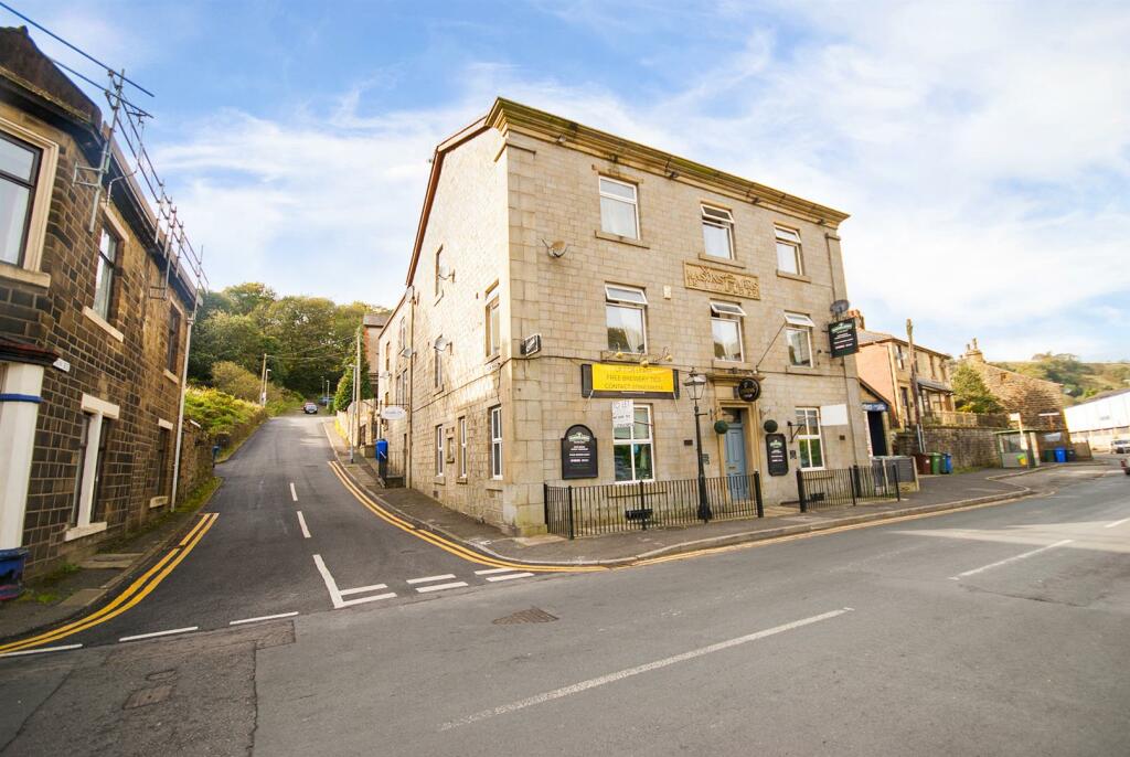 Commercial property for rent in The Masons, Burnley Road East