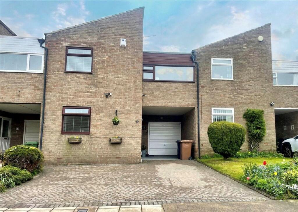 4 bedroom link detached house for sale in Summer House Farm Estate