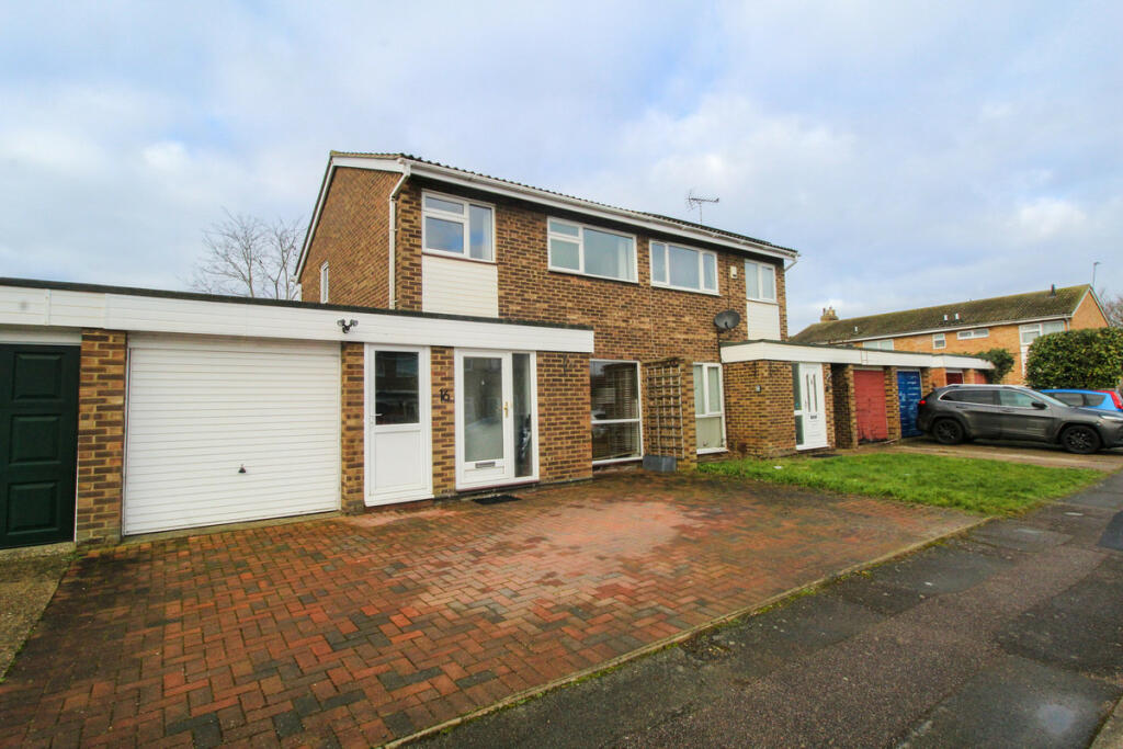 3 bedroom semidetached house for sale in Brunswick Close, Biggleswade