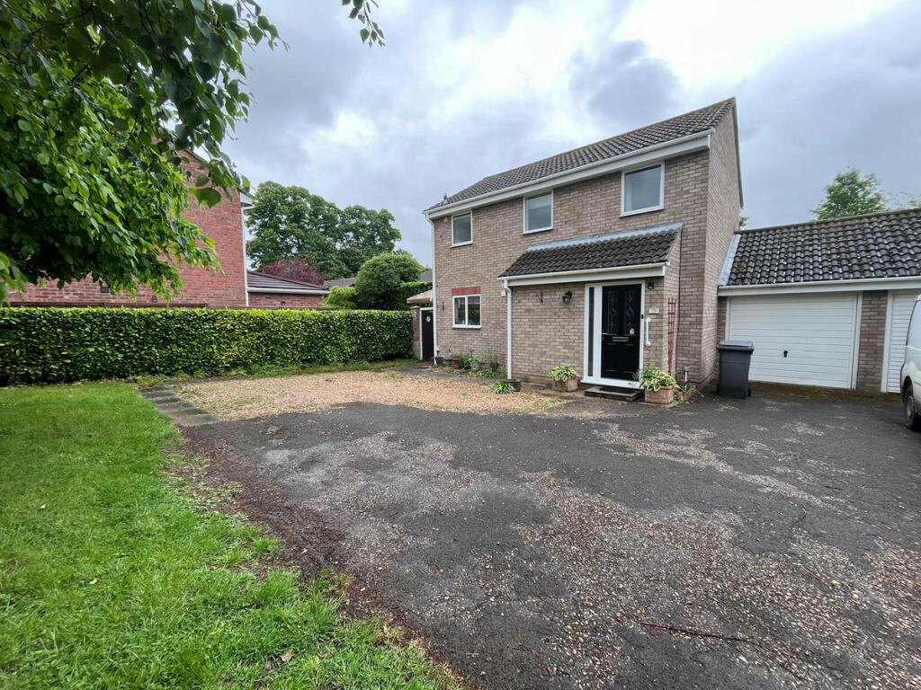 3 bedroom detached house for sale in Blakes Way, St. Neots, PE19