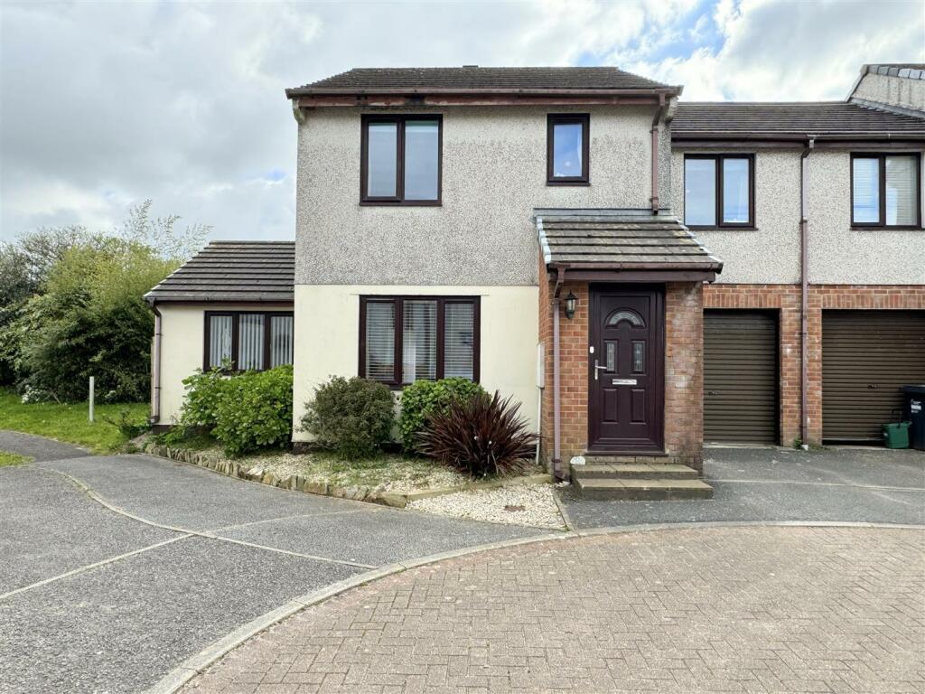 4 bedroom semidetached house for sale in Penhale Gardens, Fraddon, St