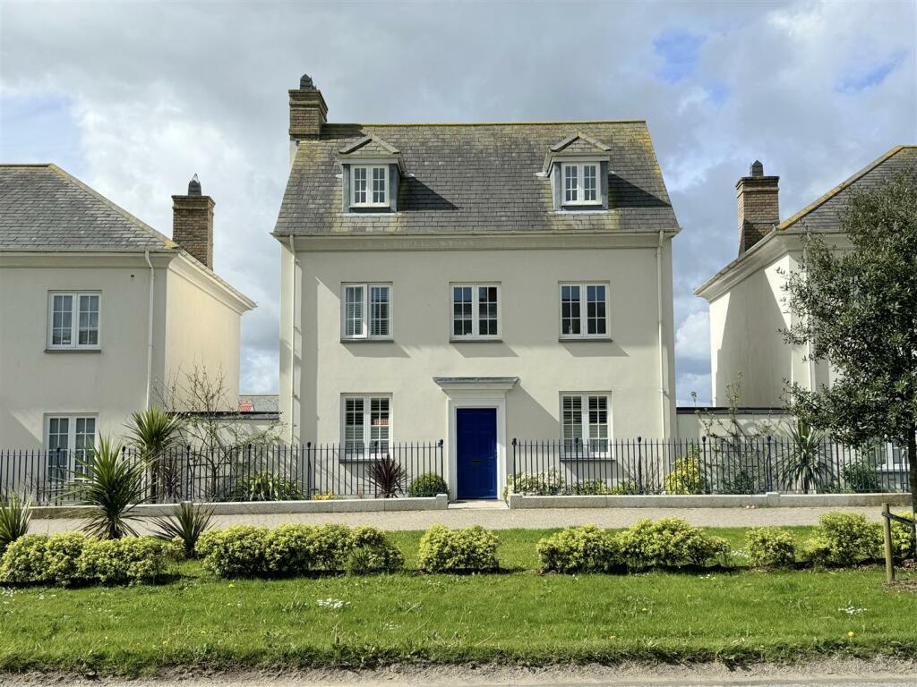 5 bedroom detached house for sale in Quintrell Road, Newquay, TR7