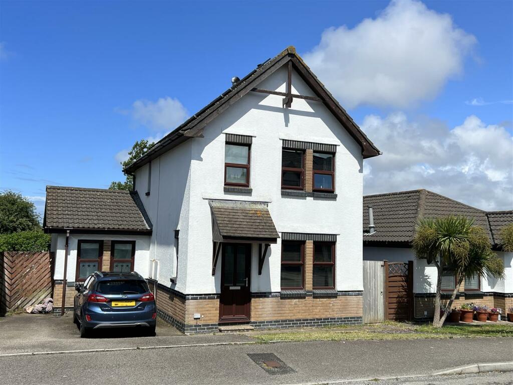 4 bedroom detached house for sale in Meadowside, Newquay, TR7