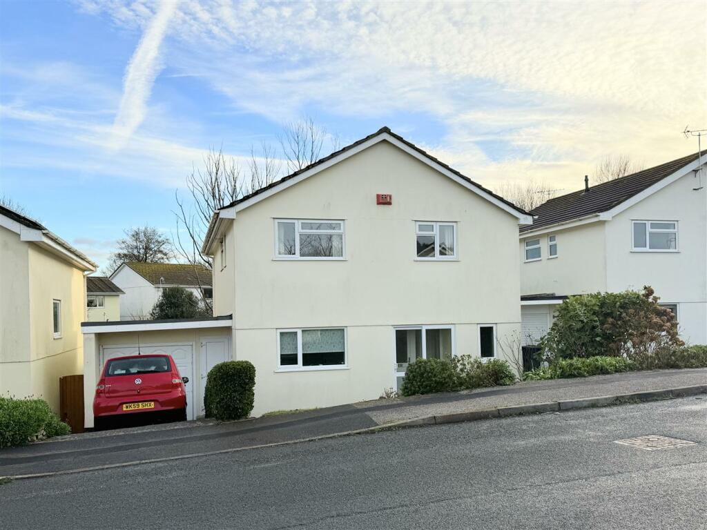 4 bedroom detached house