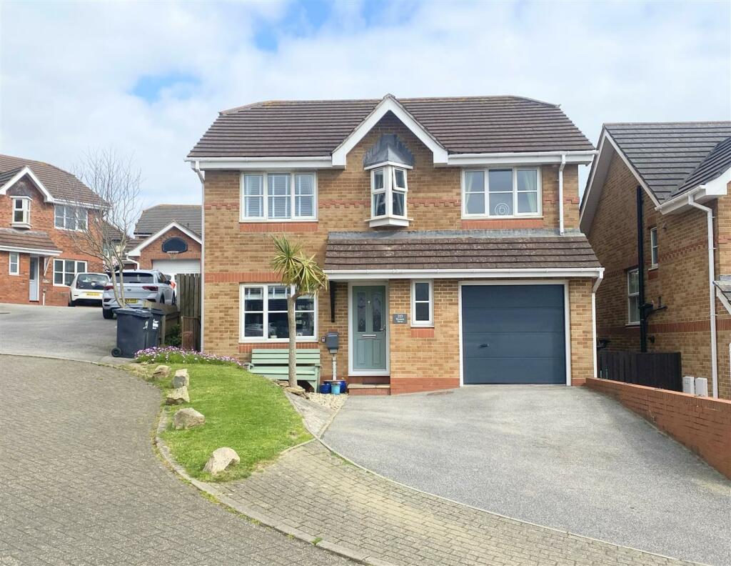 4 bedroom detached house for sale in Penmere Drive, Newquay, TR7