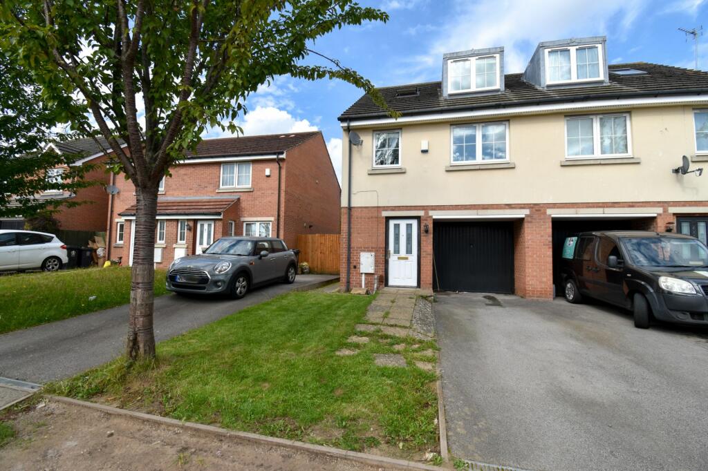 3 bedroom semidetached house for sale in Woodleigh Close, Leicester, LE5
