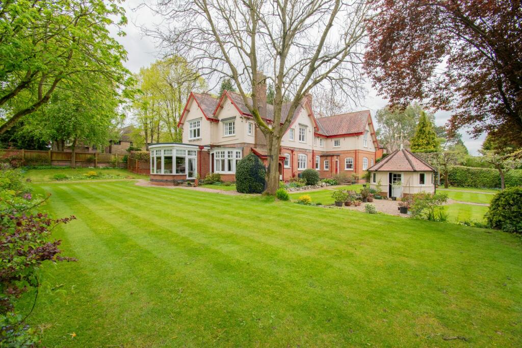 7 bedroom detached house for sale in Knighton Grange Road, Leicester, LE2