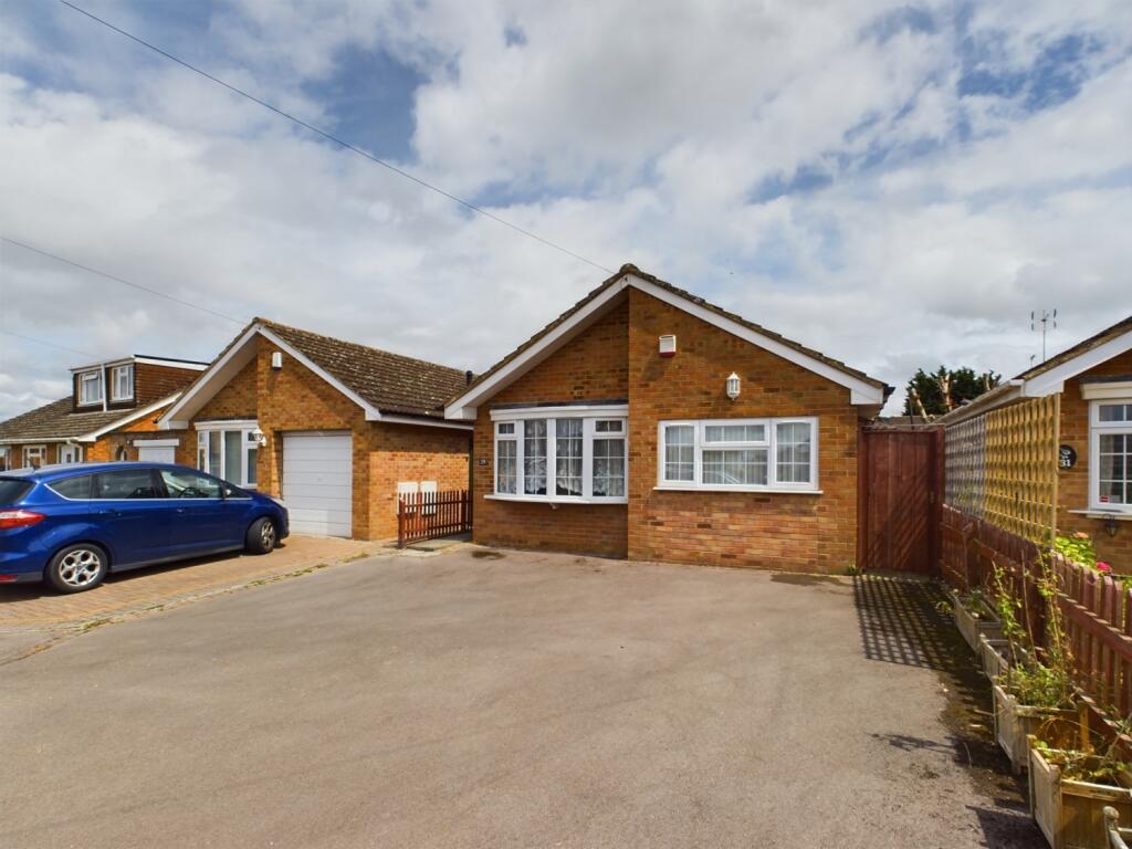 2 bedroom detached bungalow for sale in Hertford Road, Cleeve