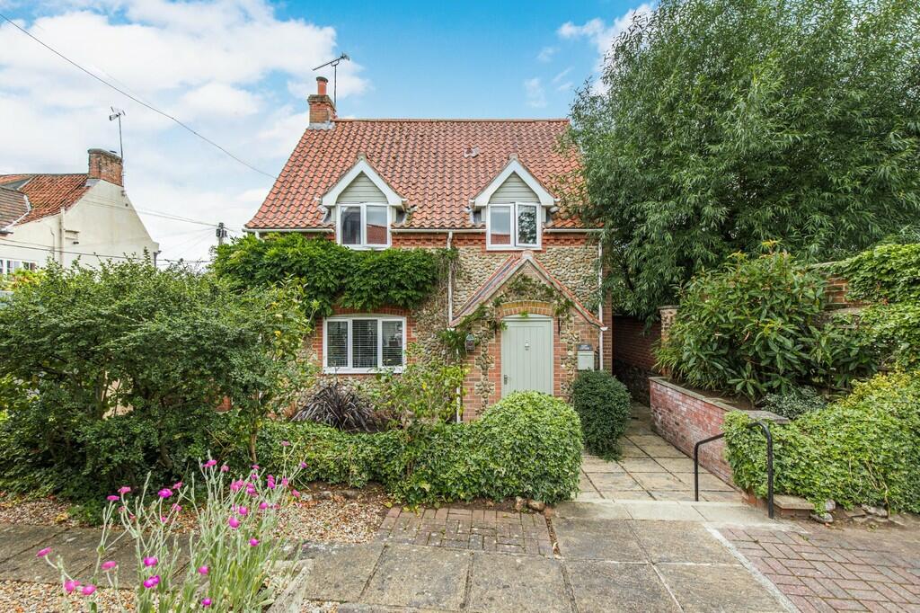 4 bedroom cottage for sale in Fakenham, NR21