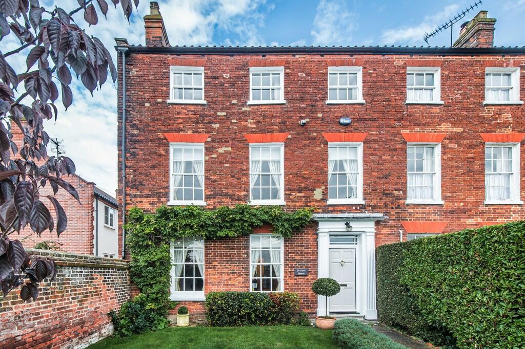 5 bedroom town house for sale in Fakenham, NR21