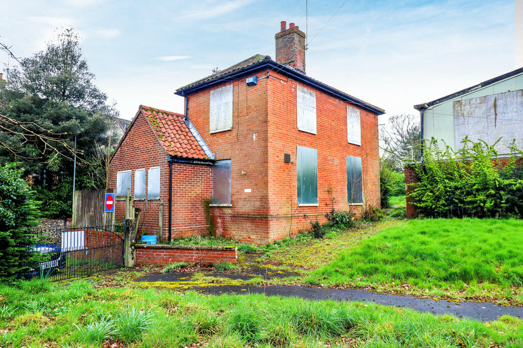 3 bedroom detached house for sale in Fakenham, NR21