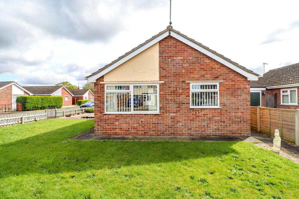 3 bedroom detached bungalow for sale in Fakenham, NR21