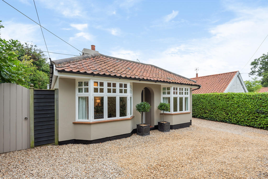 4 bedroom detached bungalow for sale in Fakenham, NR21