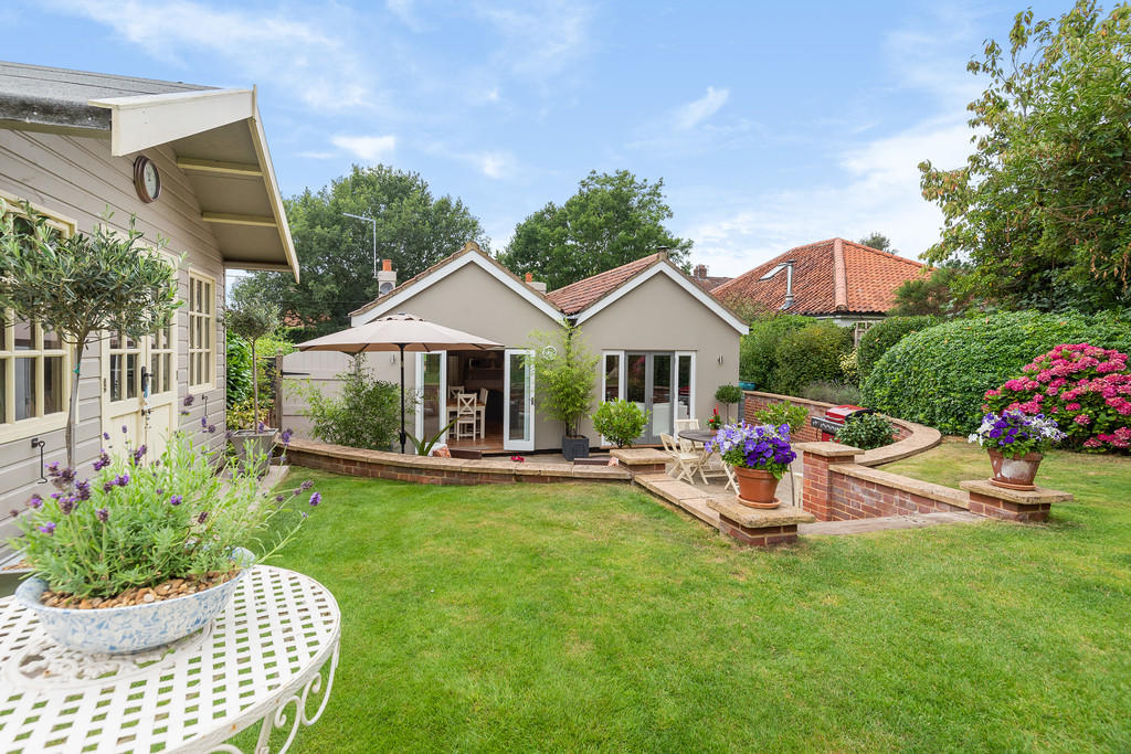 4 bedroom detached bungalow for sale in Fakenham, NR21