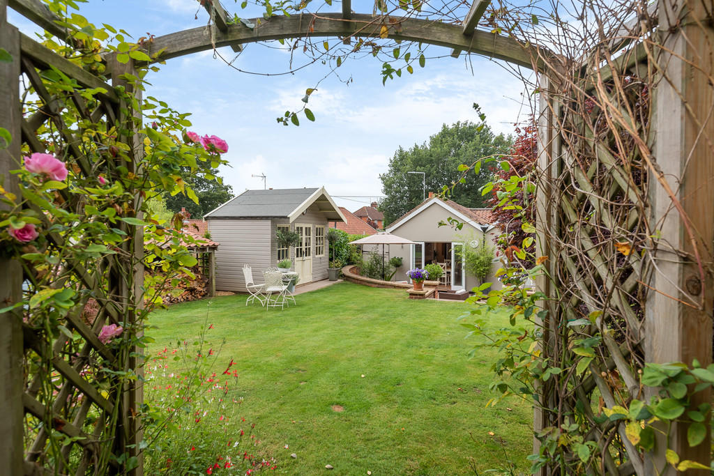 4 bedroom detached bungalow for sale in Fakenham, NR21