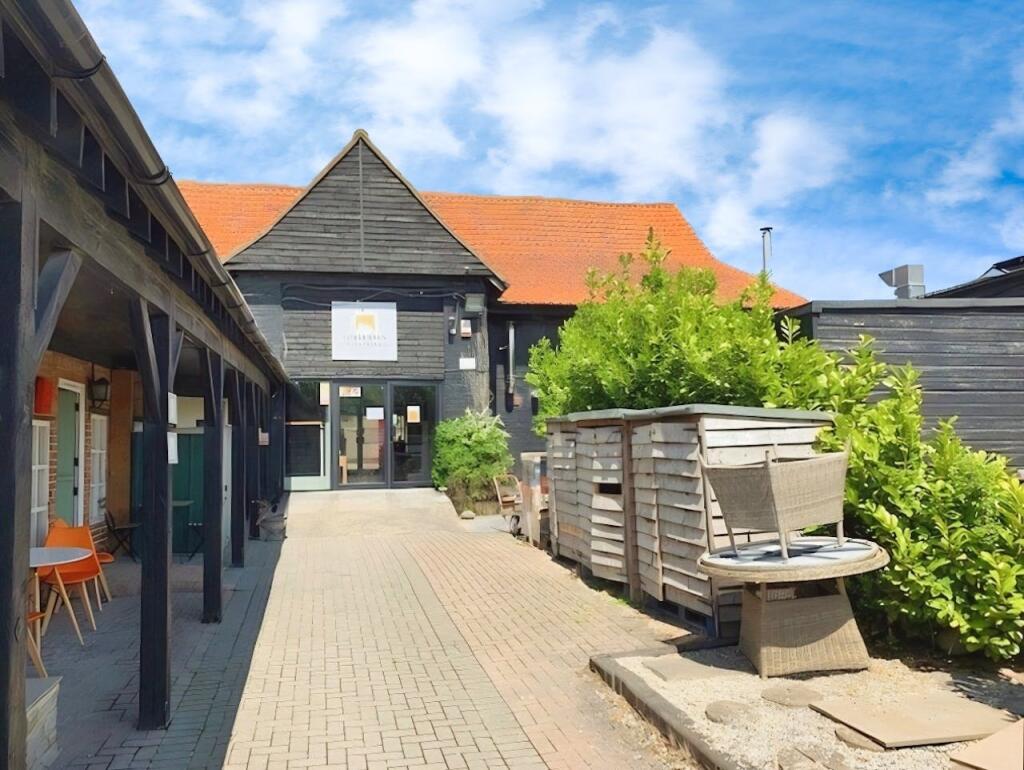 Main image of property: Lower Barn Farm, London Road, Rayleigh, SS6 9ET