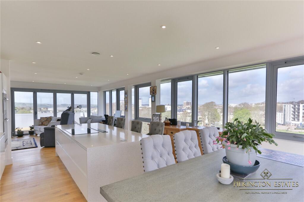 3 bedroom penthouse for sale in Discovery Road, Plymouth, Devon, PL1