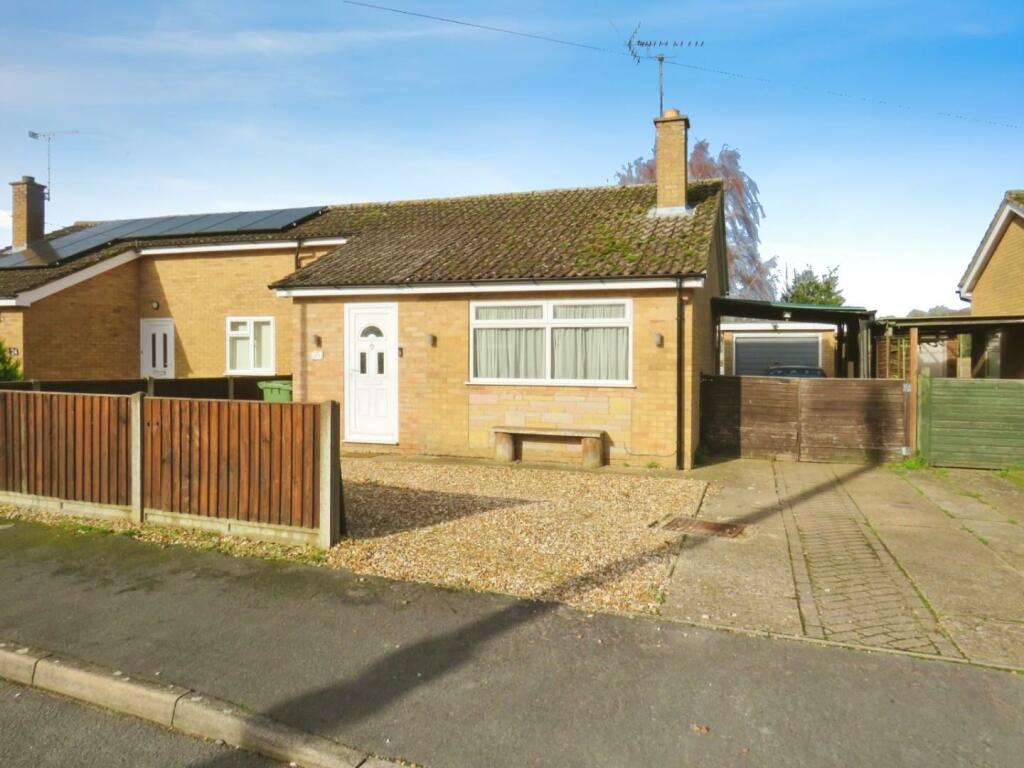 2 bedroom semidetached bungalow for sale in Angerstein Close, Weeting, IP27