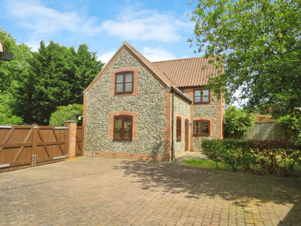 4 bedroom detached house for sale in Short Beck, Feltwell, IP26