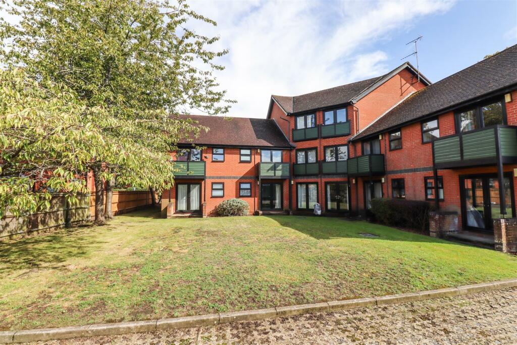1 bedroom apartment for sale in Alexandra Road, Farnborough, GU14