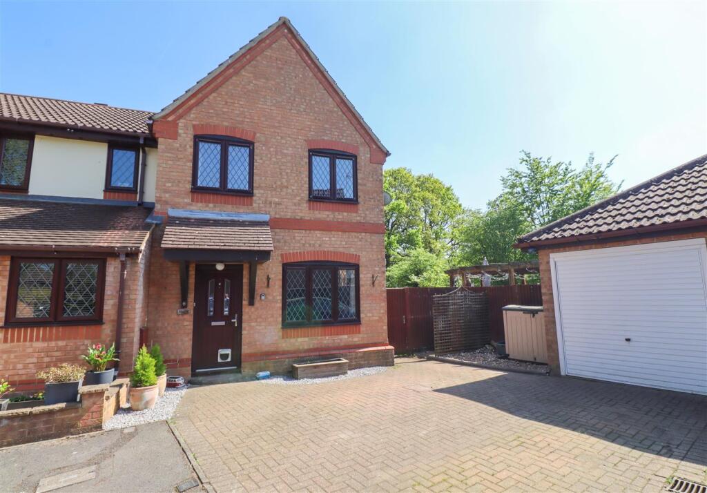 Main image of property: Drovers End, Fleet