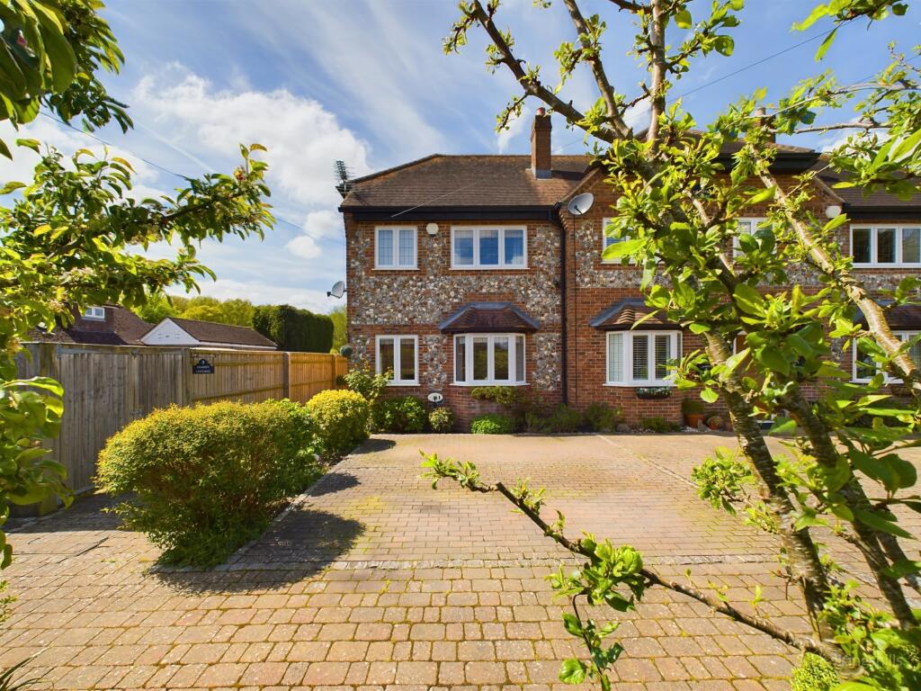 4 bedroom semidetached house for sale in Downley Road, Naphill, HP14