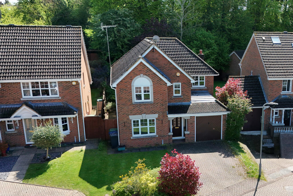 4 bedroom detached house for sale in Badger Way, Hazlemere, HP15