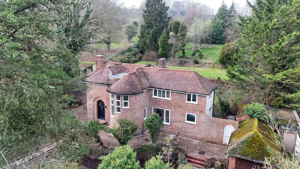 4 bedroom detached house for rent in Downside, 22 Marlow Hill, High Buckinghamshire