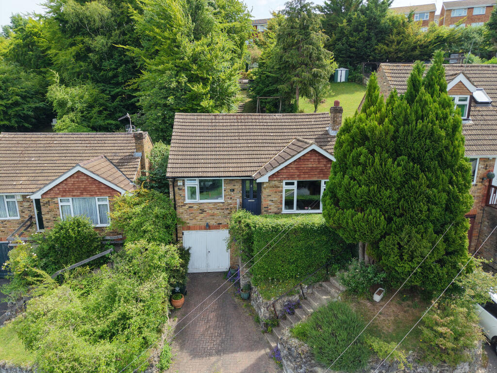 Main image of property: Warwick Avenue, High Wycombe, Buckinghamshire, HP12 4NG