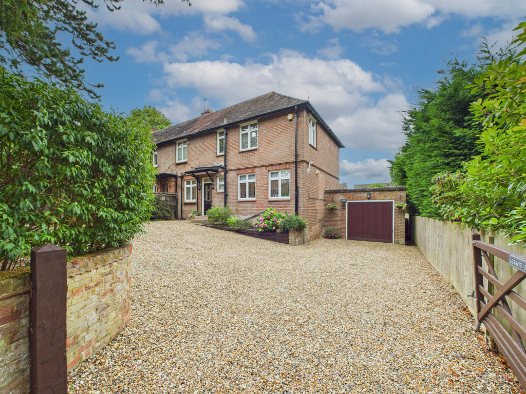 Main image of property: Amersham Road, High Wycombe, Buckinghamshire, HP13 6PL