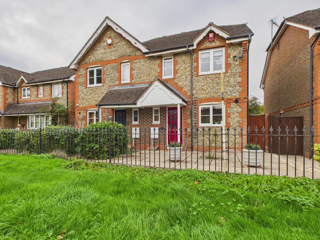 3 bedroom semi-detached house