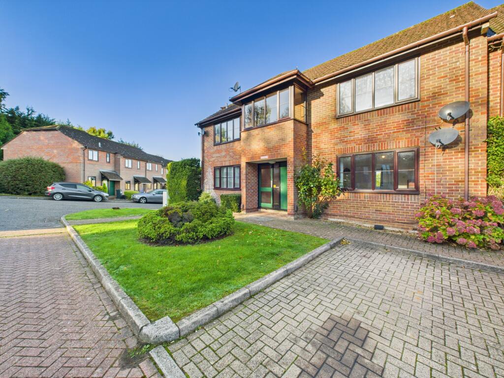 Main image of property: Stoney Grove, Chesham, Buckinghamshire, HP5 3BN