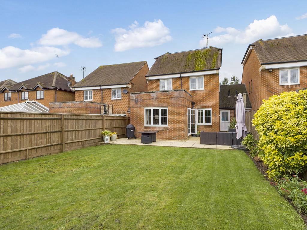 4 bedroom detached house for sale in Holmer Green, High HP15