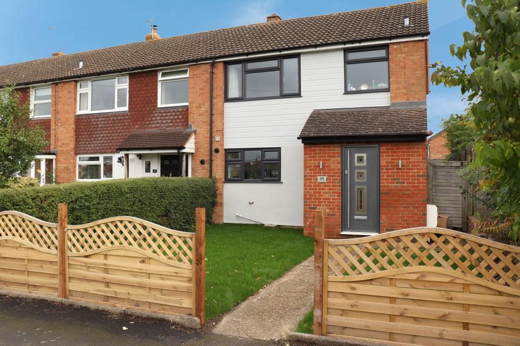 3 bedroom end of terrace house for sale in Long Meadow, Bedgrove, Aylesbury, Buckinghamshire