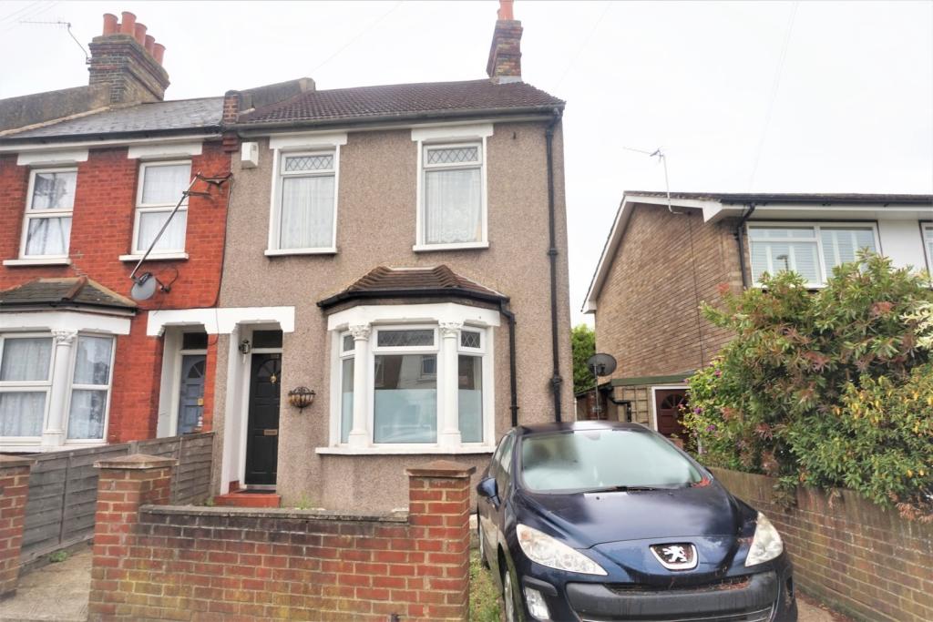 3 bedroom end of terrace house for sale in Northwood Road,Thornton