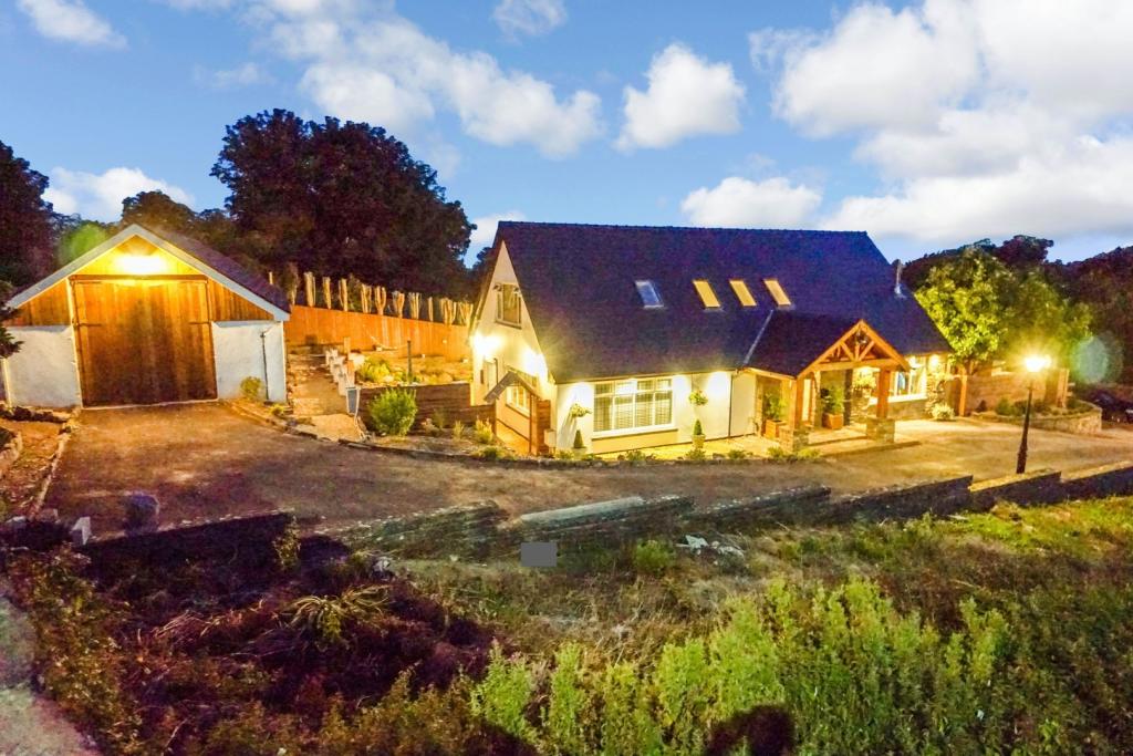 5 bedroom detached house for sale in Ty Gwyn, HeolyGraig, Porthcawl