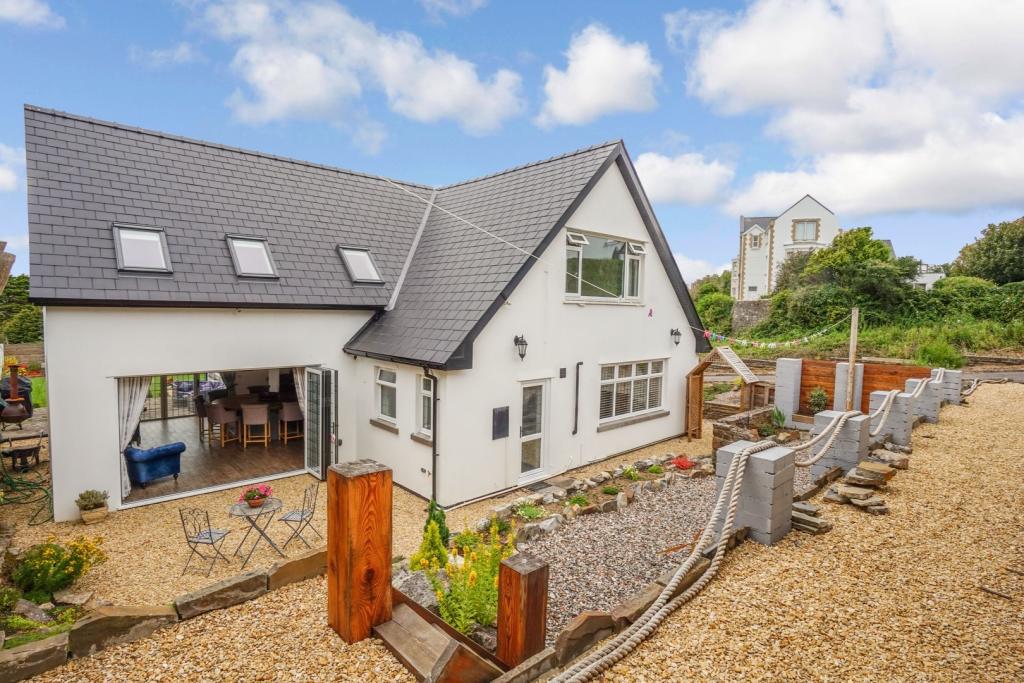 5 bedroom detached house for sale in Ty Gwyn, HeolyGraig, Porthcawl