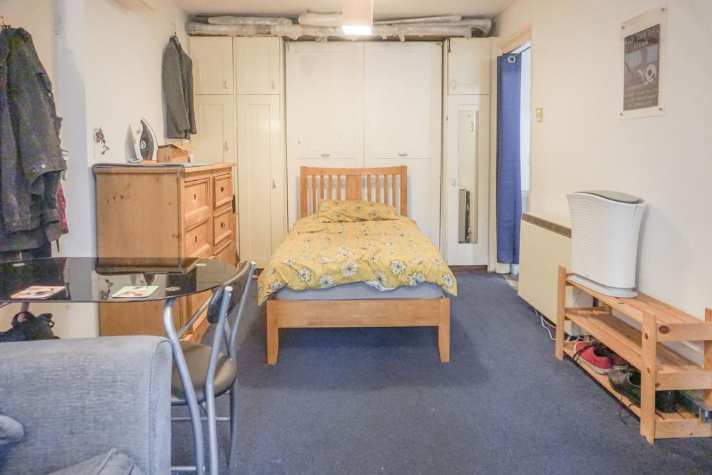 Studio flat for sale in Rednal Mill Drive, B45