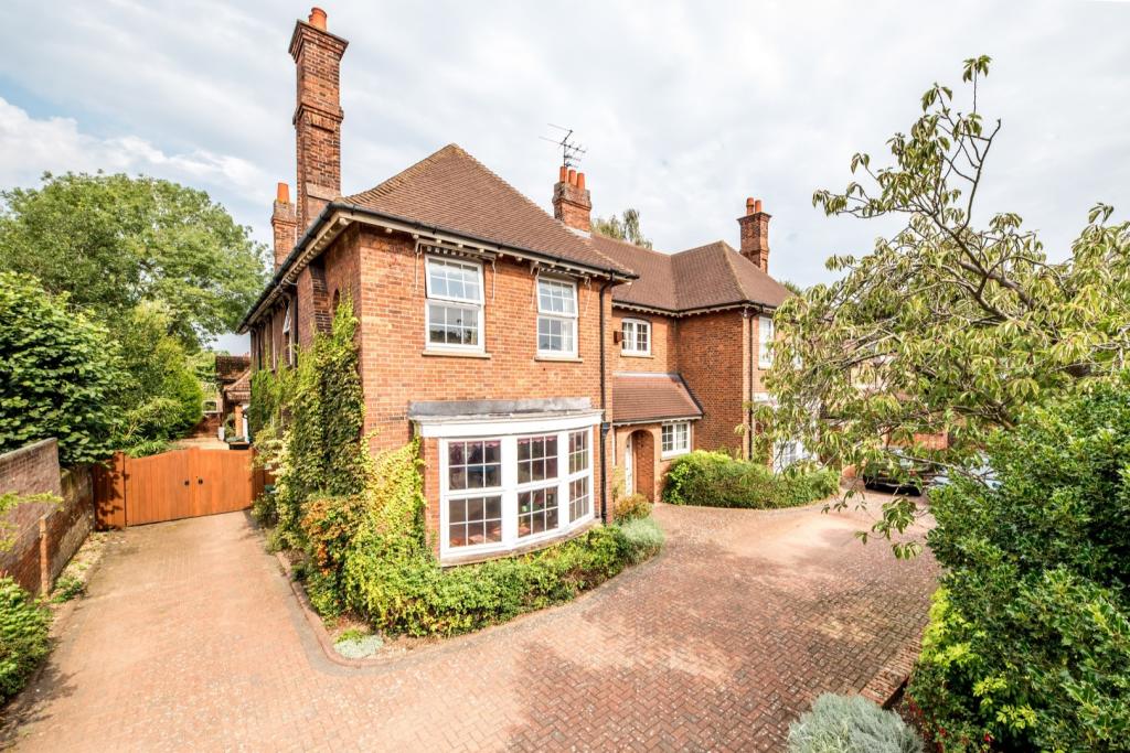 5 bedroom detached house for sale in Bromham Road, Bedford, MK40