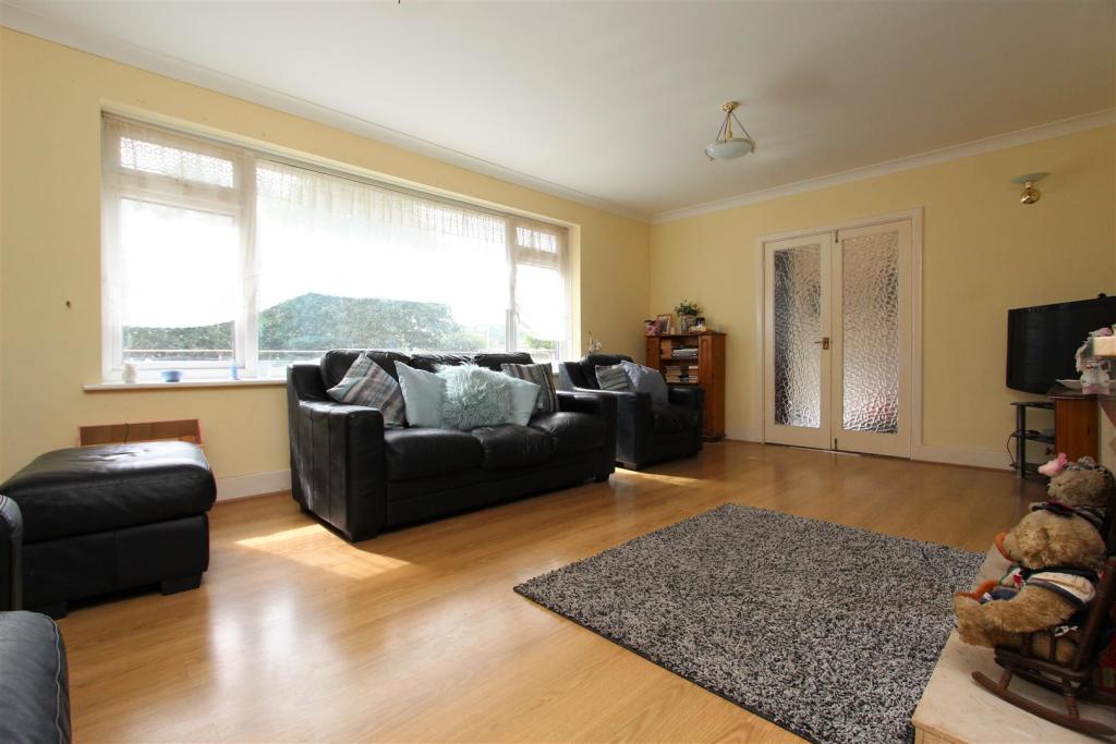 3 bedroom house for sale in Glascoed Road, St. Asaph, LL17