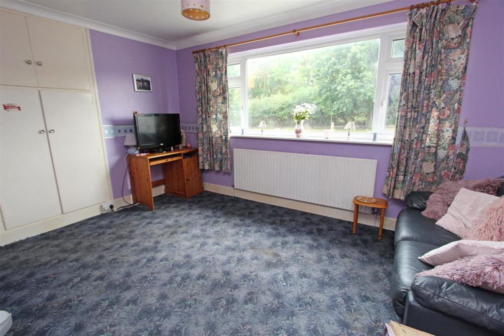 3 bedroom house for sale in Glascoed Road, St. Asaph, LL17