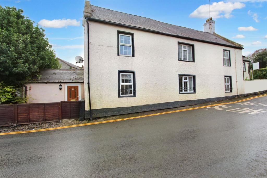 3 bedroom apartment for sale in Betws Yn Rhos, Abergele, LL22