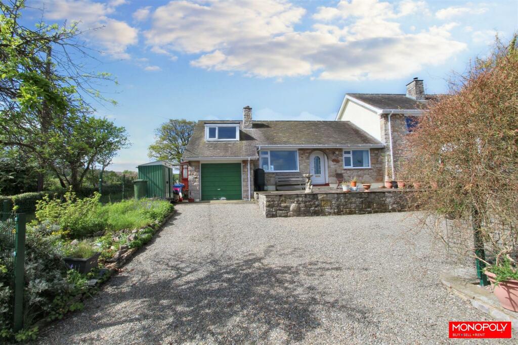 3 bedroom semidetached bungalow for sale in Llanrhaeadr, Denbigh, LL16