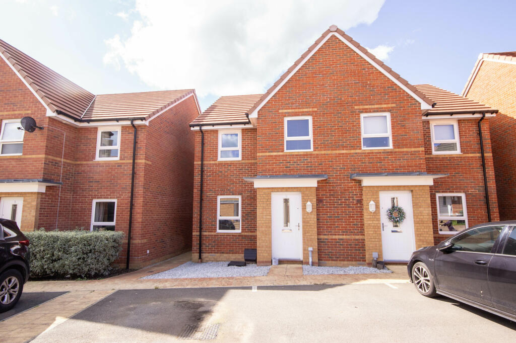 3 bedroom semidetached house for sale in Naval Terrace, East Cowes