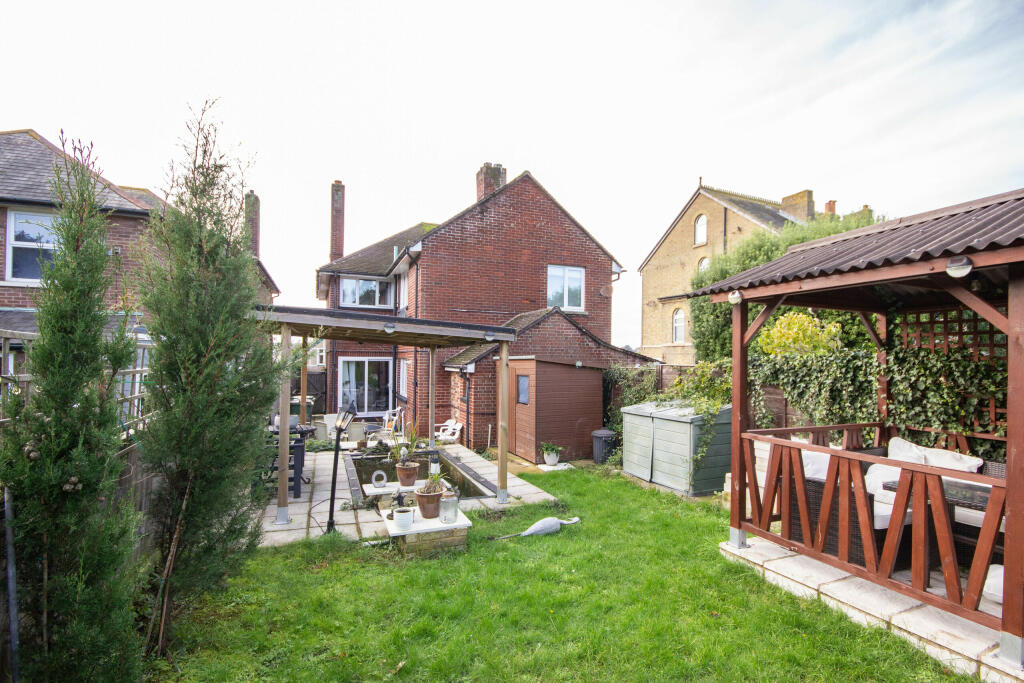 3 bedroom semidetached house for sale in Cambridge Road, East Cowes, PO32