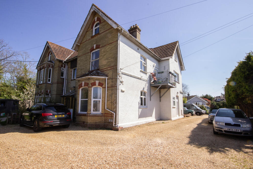 Main image of property: Flat 4, 8 Woodside Close, Northwood, Isle of Wight