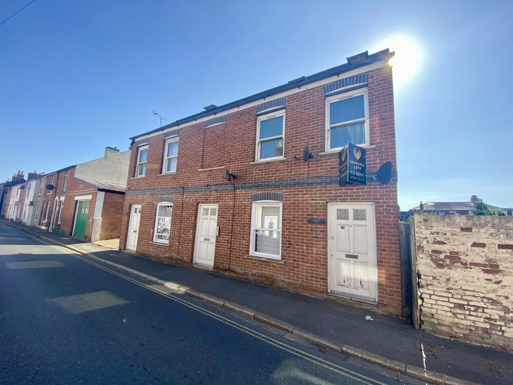 Main image of property: Flat 4, 42 New Street, Newport, Isle of Wight