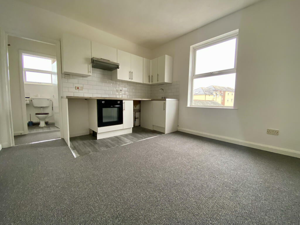 Main image of property: Flat 2, 132a High Street, Ryde, Isle of Wight