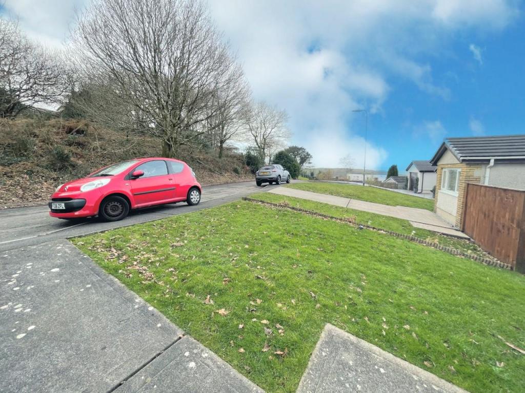 4 bedroom semidetached house for sale in Wren Avenue, Neath, SA11