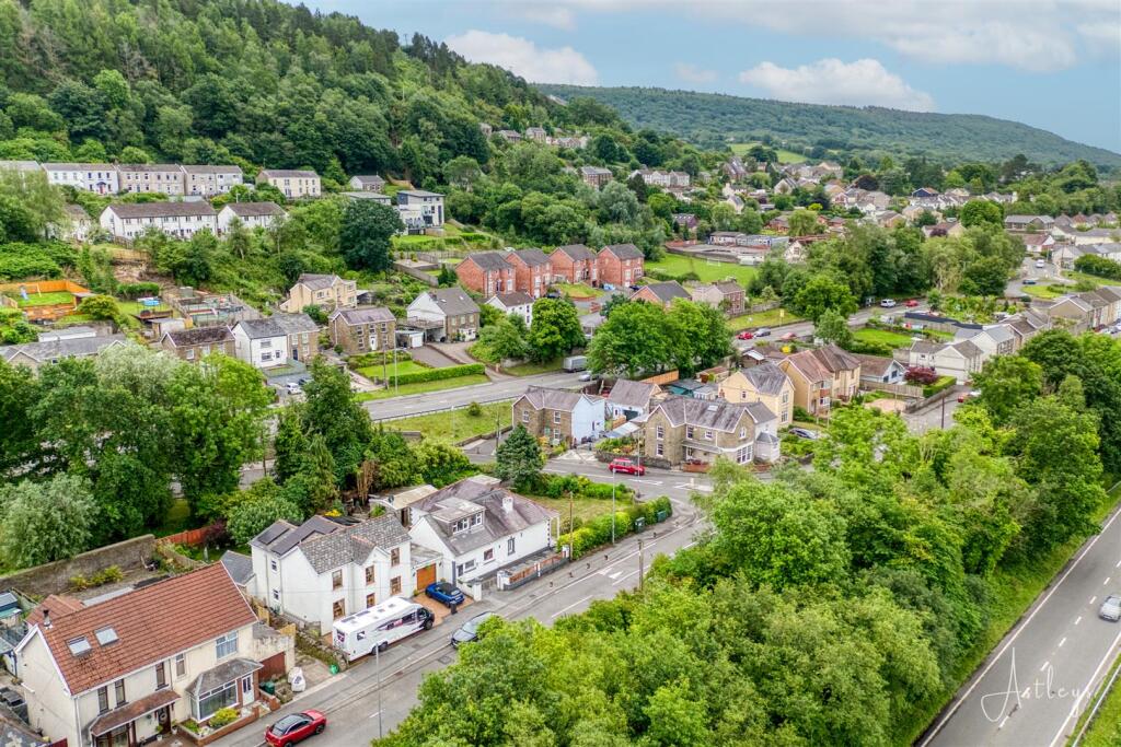 Main image of property: Lon Hir, Pontardawe, Swansea